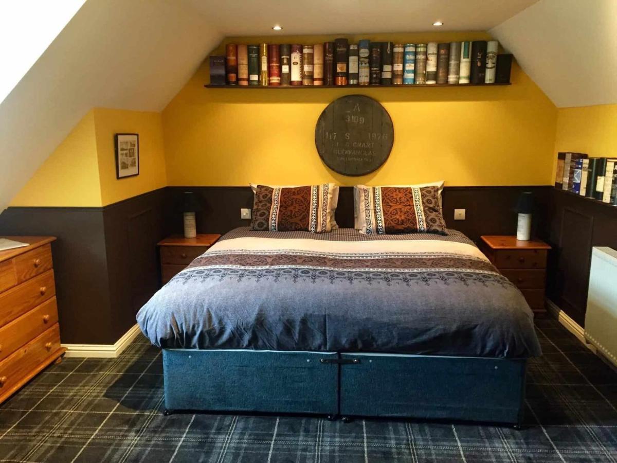 The Gables Whisky B&B Dufftown Exteriör bild